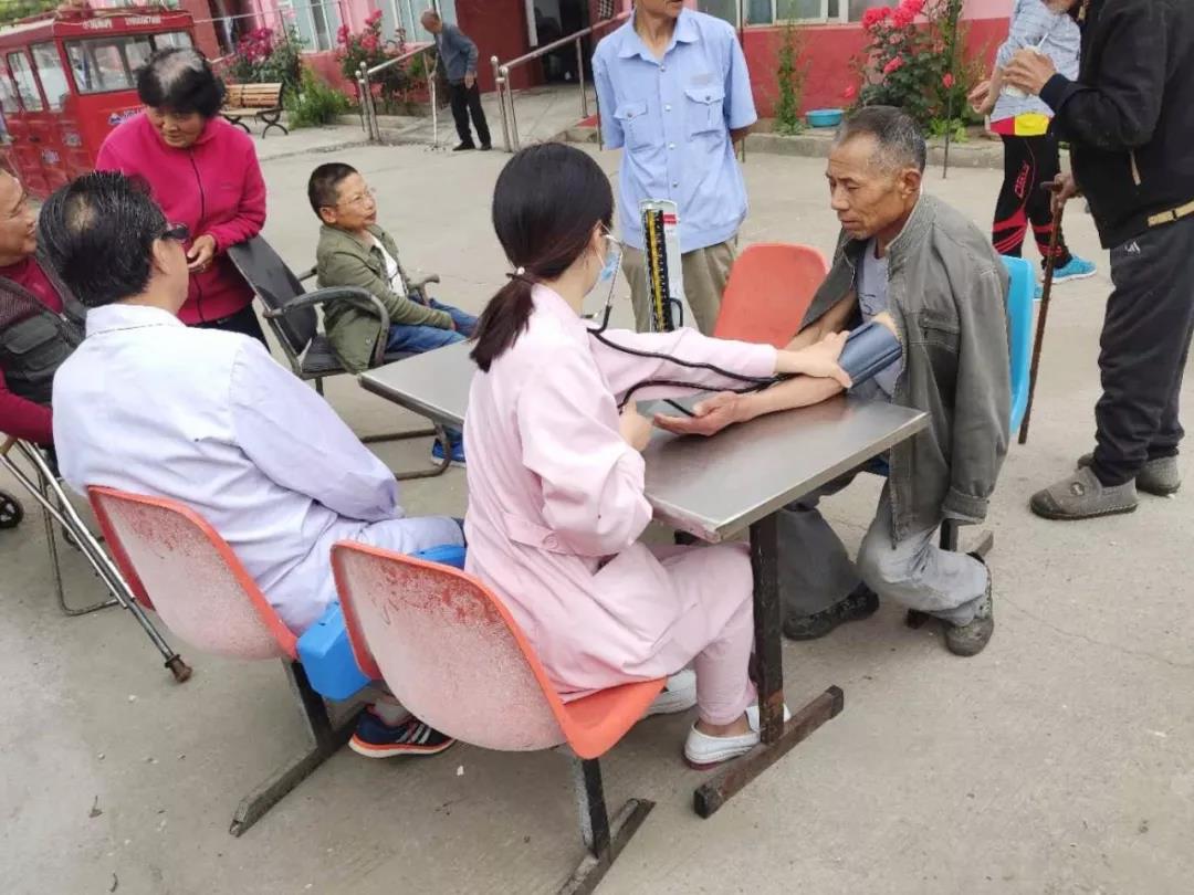 健康义诊进社区，惠民服务暖人心！